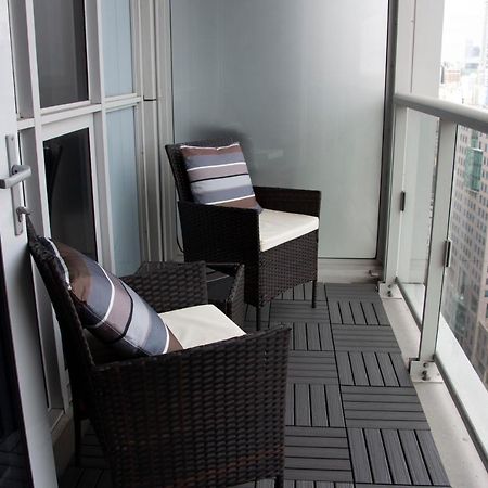 Downtown High-Rise Condo- Cn Tower View Toronto Bagian luar foto