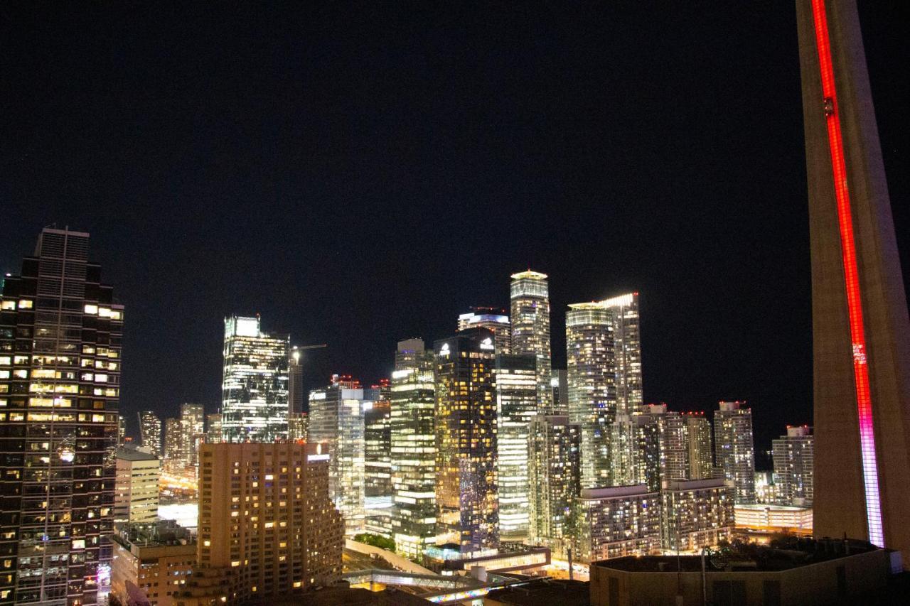 Downtown High-Rise Condo- Cn Tower View Toronto Bagian luar foto